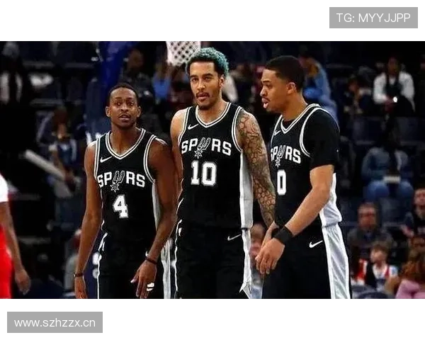 隆指导重返雄鹿训练营感恩老队友分享温馨瞬间